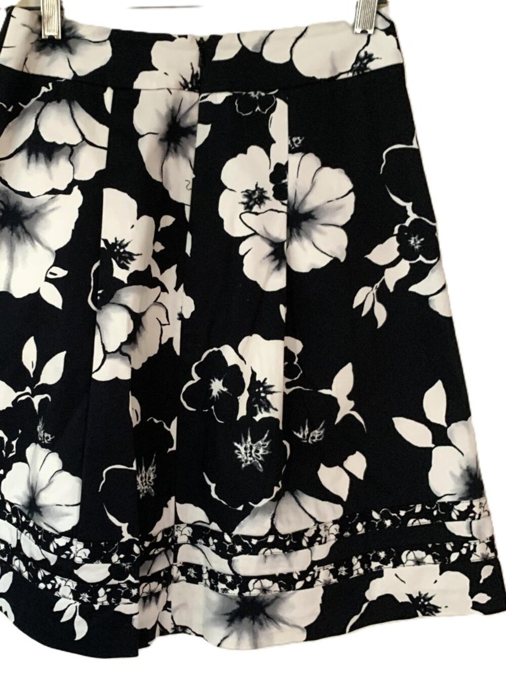 White House Black Market Floral A-Line Skirt | Black & White | Size 0
